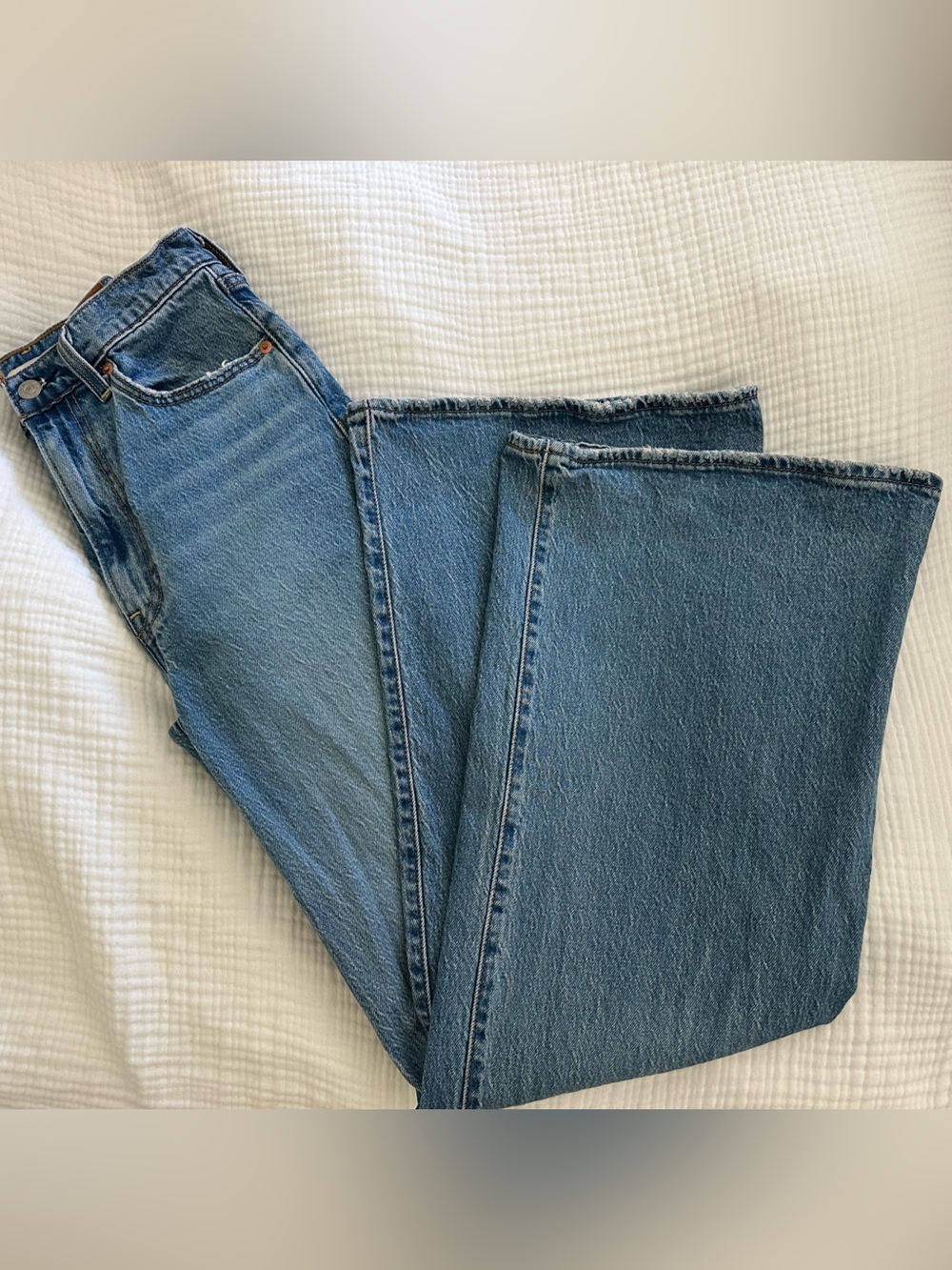 Levi's High-Rise Bell Women’s Jeans in Medium Blue